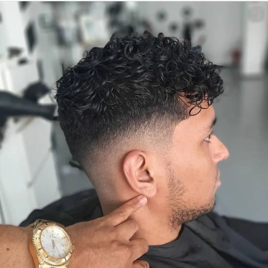 Vista trasera curly fade — Wilmer's Barber Shop